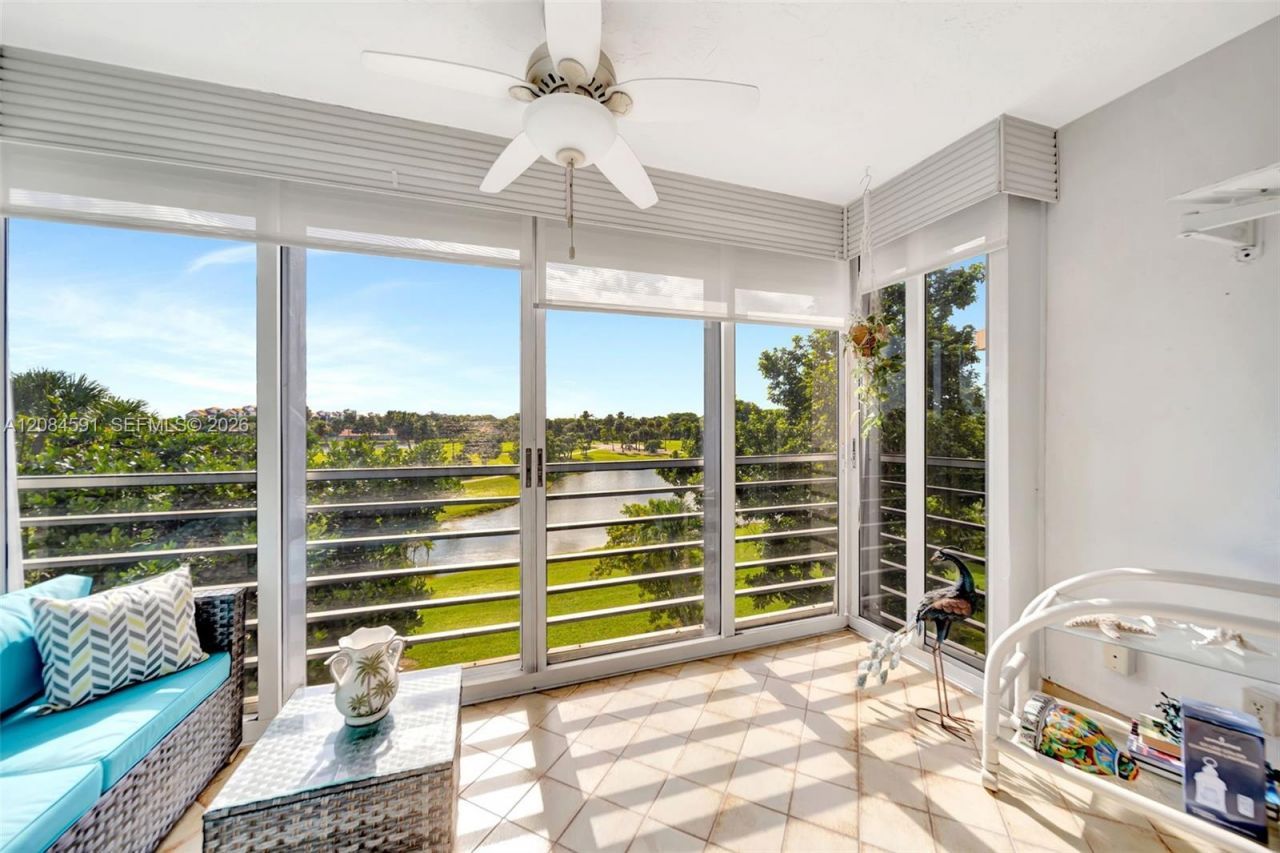 3980 Oaks Clubhouse Dr, Unit 409, Pompano Beach, FL 33069 Photo