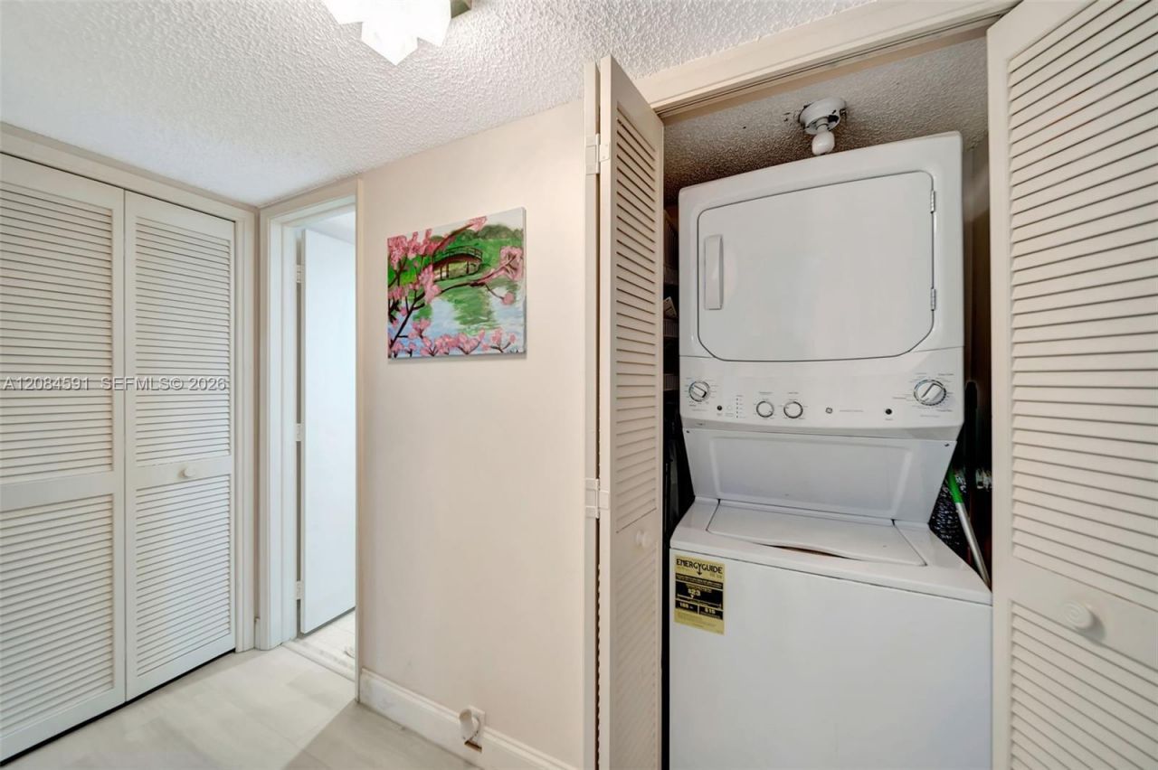 3980 Oaks Clubhouse Dr, Unit 409, Pompano Beach, FL 33069 Photo