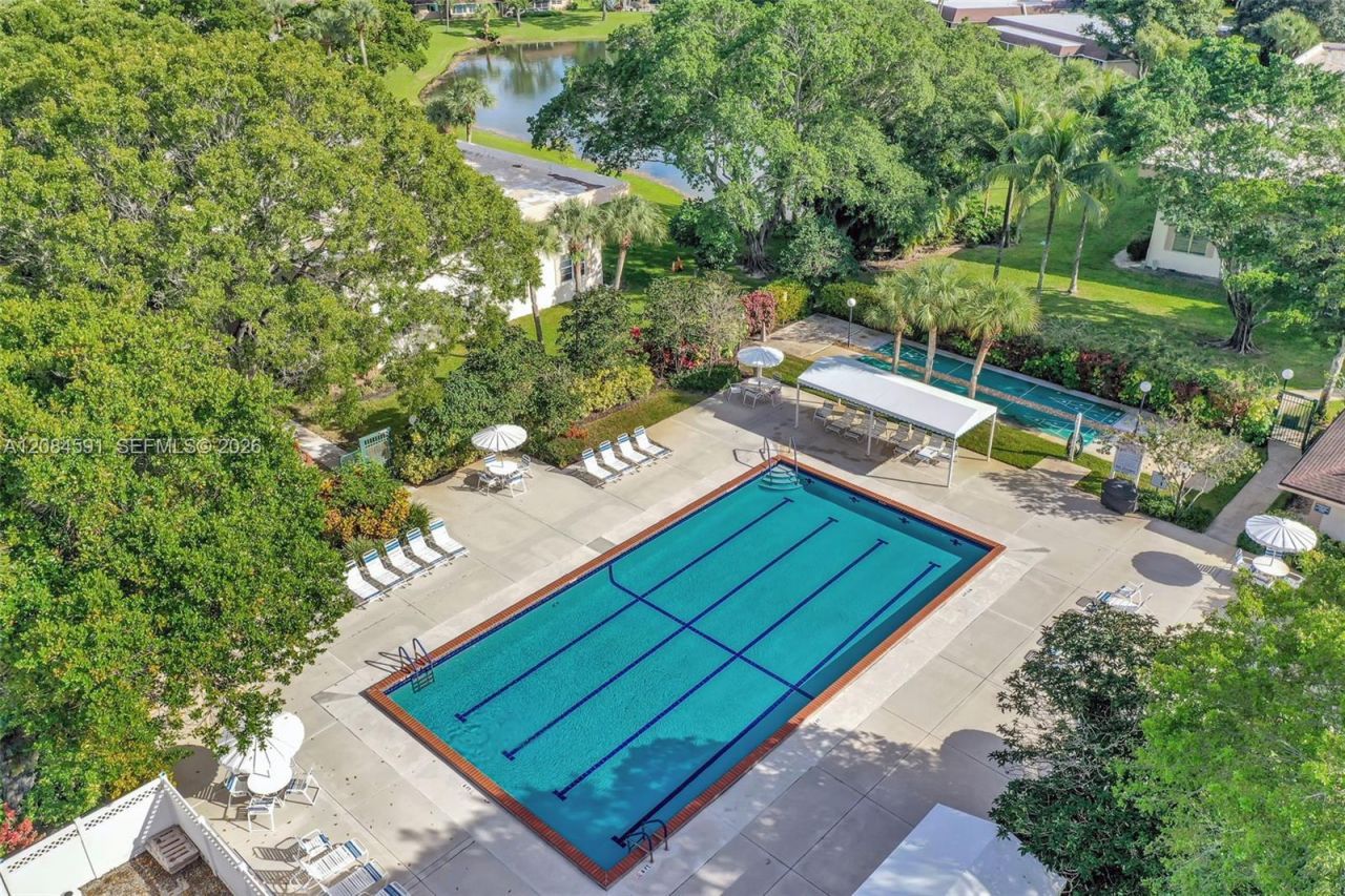 3980 Oaks Clubhouse Dr, Unit 409, Pompano Beach, FL 33069 Photo