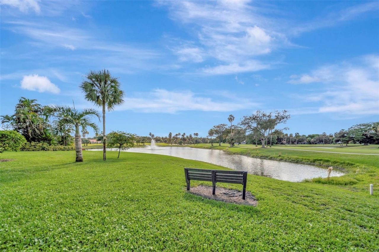 3980 Oaks Clubhouse Dr, Unit 409, Pompano Beach, FL 33069 Photo