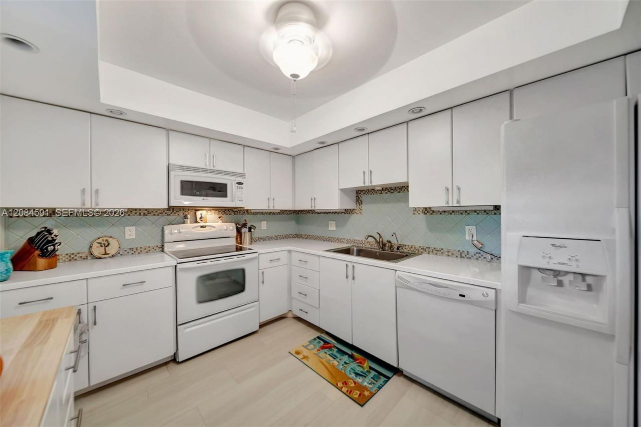 3980 Oaks Clubhouse Dr, Unit 409, Pompano Beach, FL 33069 Photo