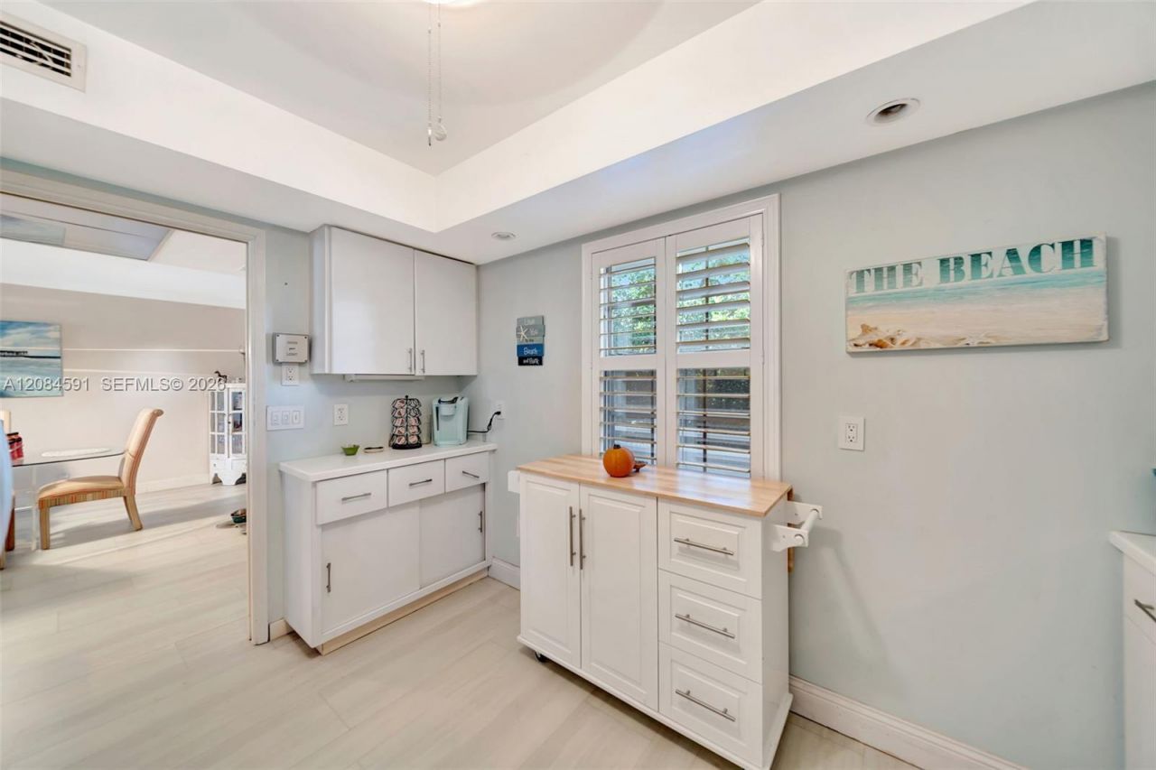 3980 Oaks Clubhouse Dr, Unit 409, Pompano Beach, FL 33069 Photo
