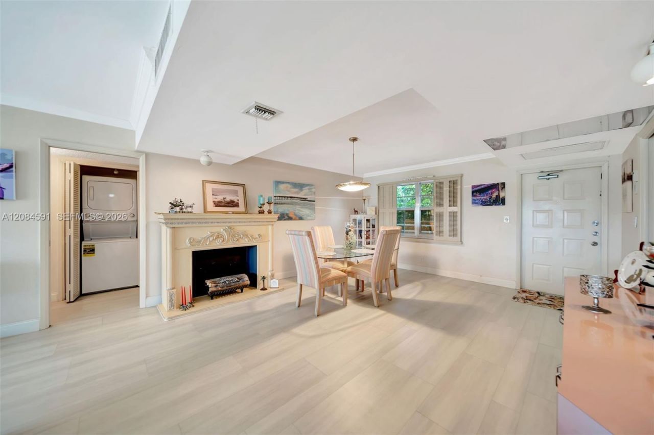 3980 Oaks Clubhouse Dr, Unit 409, Pompano Beach, FL 33069 Photo