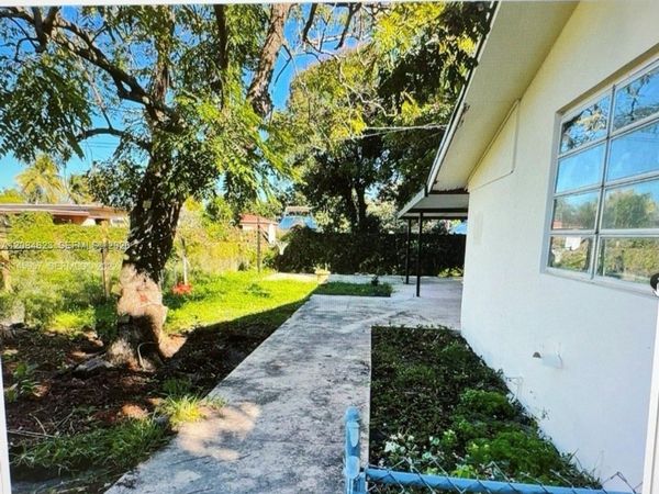 1020 NW 106th St, Unit Rear, Miami, FL 33150