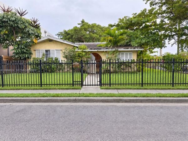 298 NW 48th St , Miami, FL 33127