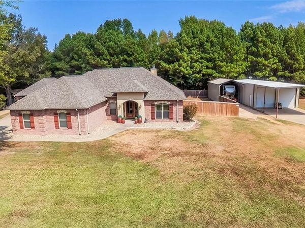 135 Pond Drive , Marshall, TX 75672