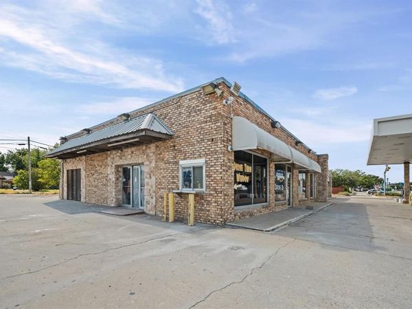 407 W Ennis Avenue, Ennis, TX 75119