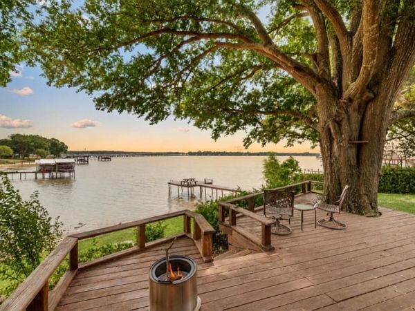 211 Lake Front Drive, Mabank, TX 75156
