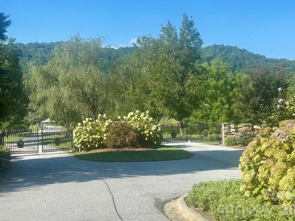 117 Sovereign Lane , Fairview, NC 28730