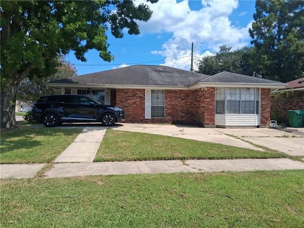1948 WILLIAMSBURG Drive , LaPlace, LA 70068