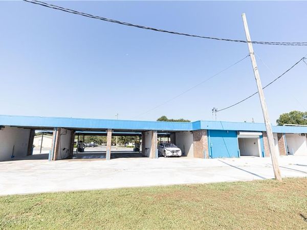 102 S Fair Street , Calhoun, GA 30701