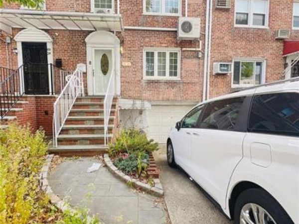 69-22 198th Street , Fresh Meadows, NY 11365