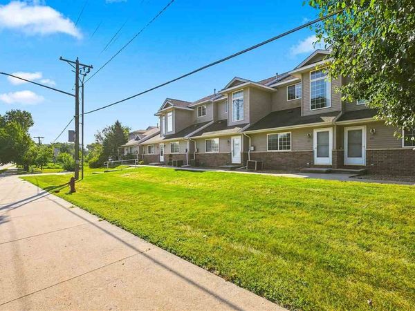 455 W Zeller St, North Liberty, IA 52317