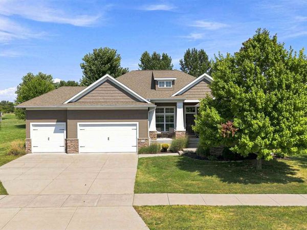 806 Wood Lily Rd, Solon, IA 52333