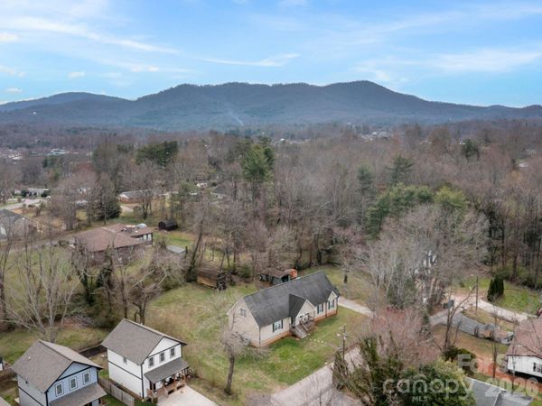 28 Chapel Park Road , Asheville, NC 28803