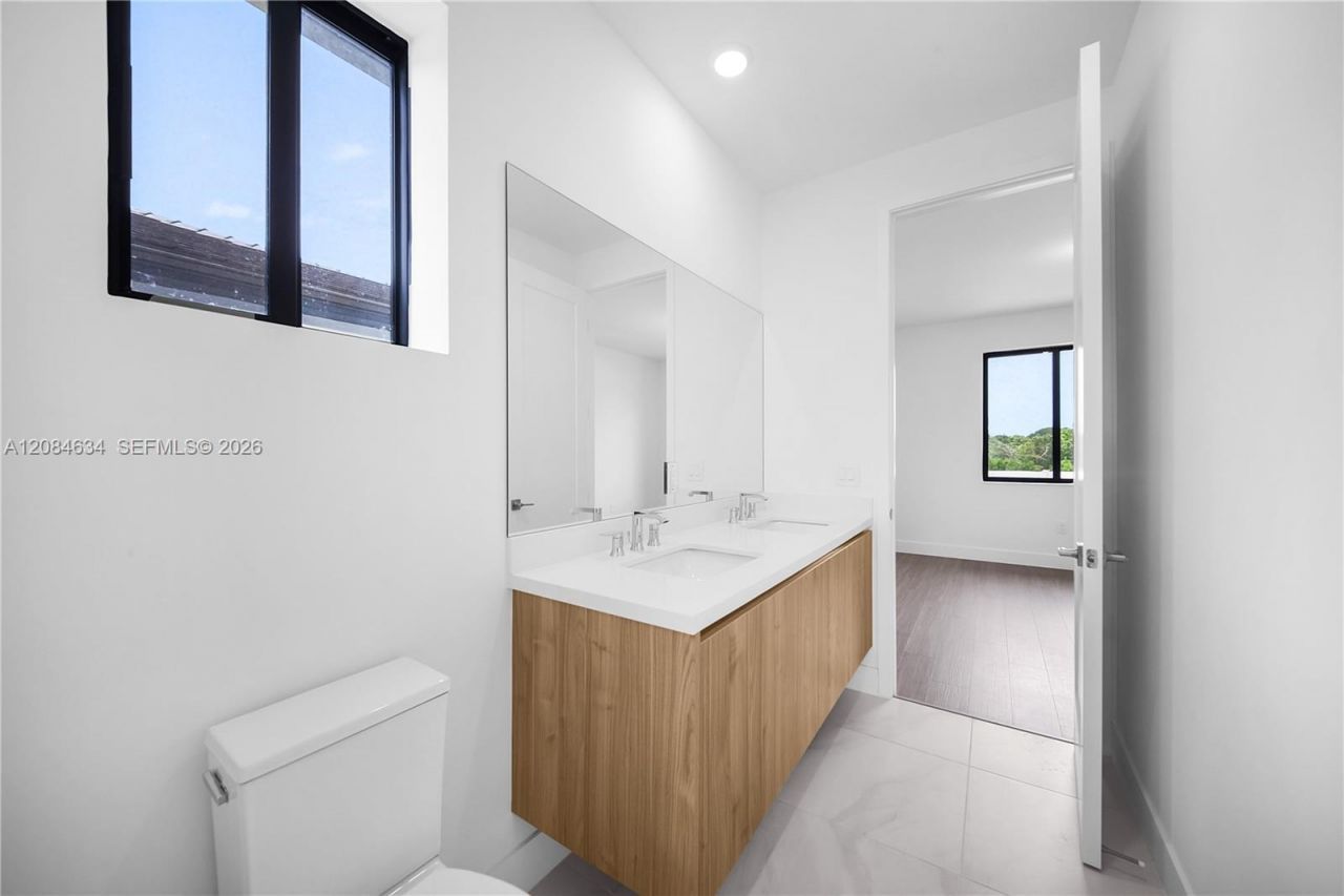 19581 NE 14th Ave, Miami, FL 33179 Photo