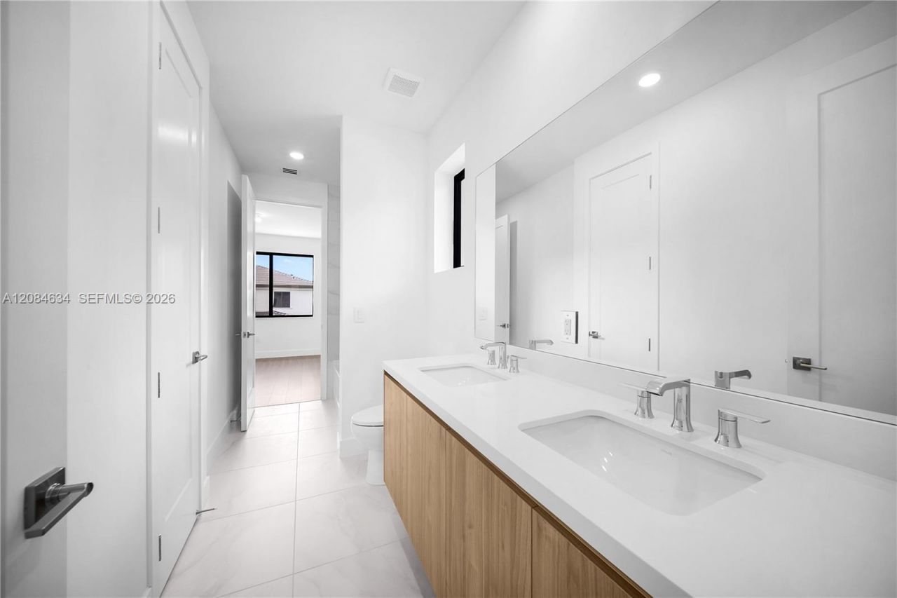 19581 NE 14th Ave, Miami, FL 33179 Photo