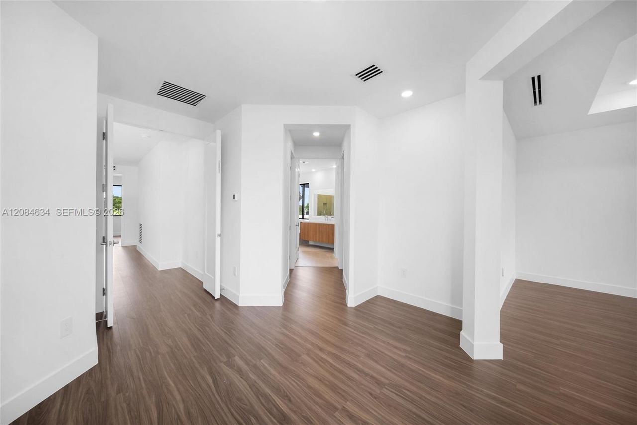 19581 NE 14th Ave, Miami, FL 33179 Photo