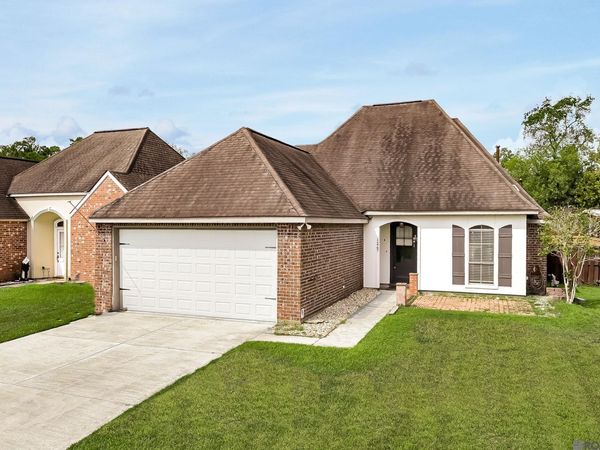 12467 Dutchtown Villa Dr, Geismar, LA 70734