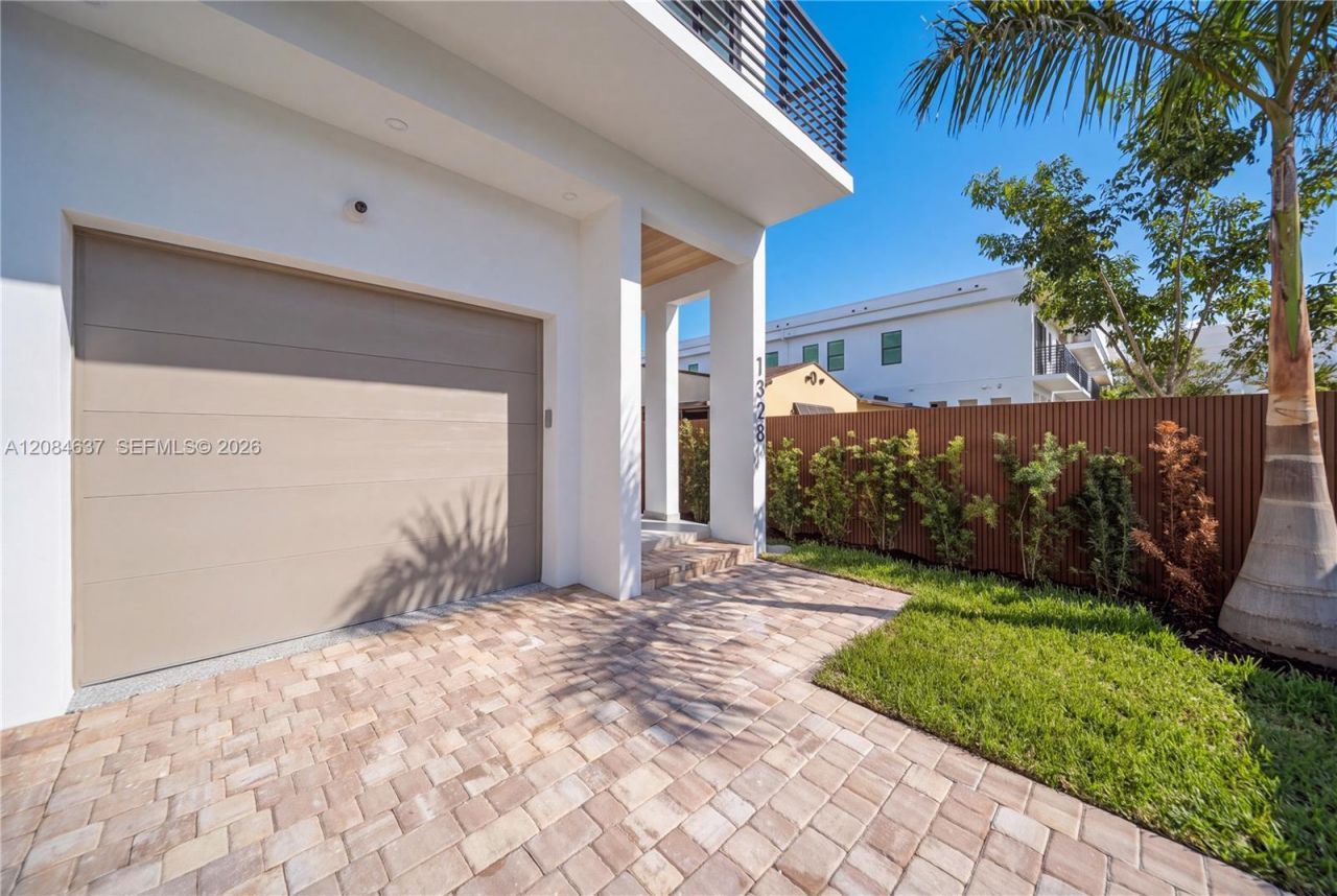 1328 NE 16th Ter, Fort Lauderdale, FL 33304 Photo
