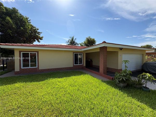 8250 NW 66th Ter , Tamarac, FL 33321