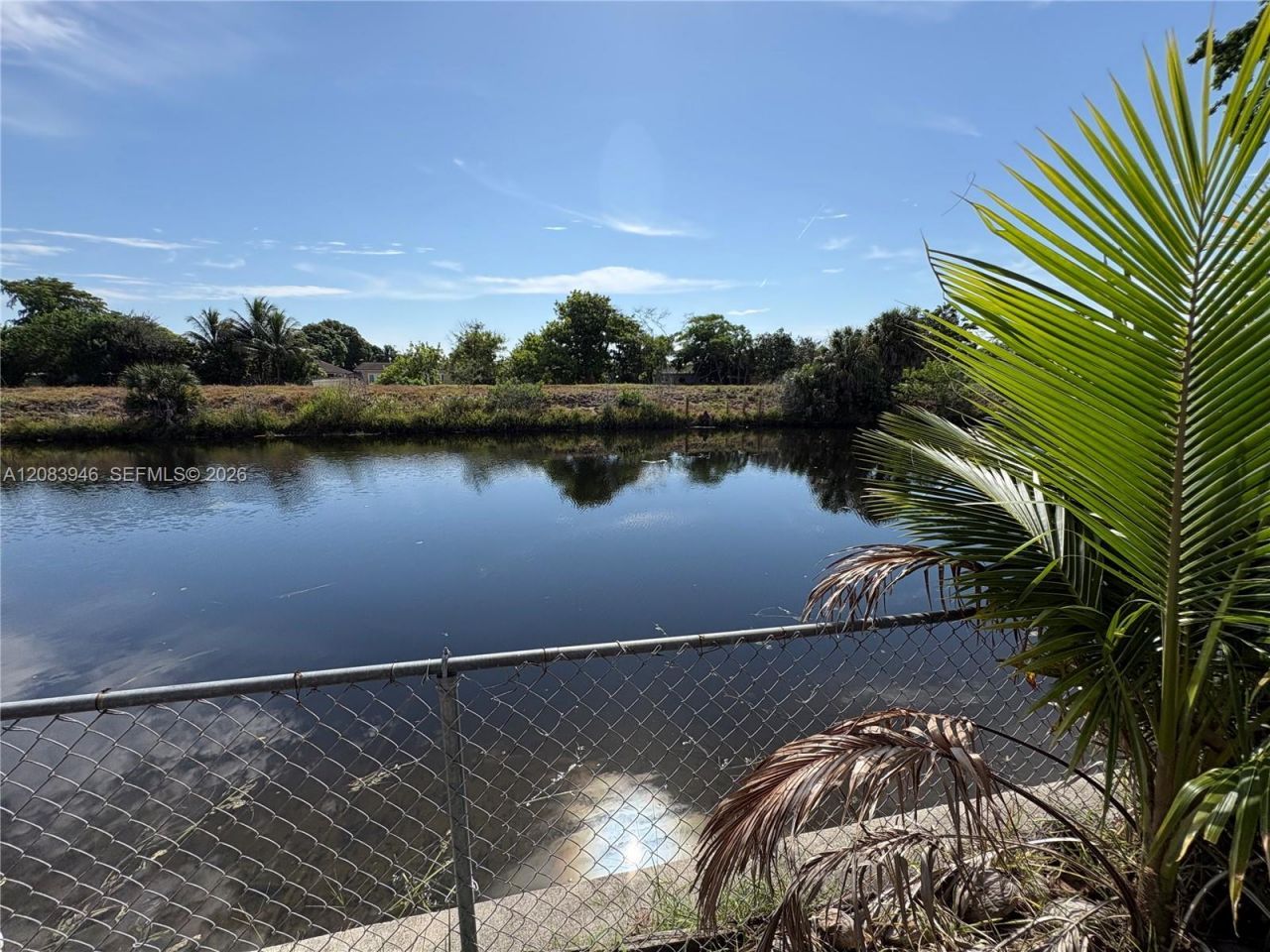 8250 NW 66th Ter , Tamarac, FL 33321 Photo