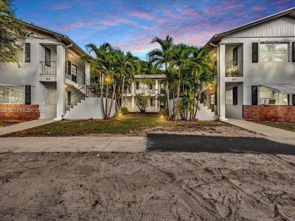 707 S 19th Ave, Unit 9, Hollywood, FL 33020