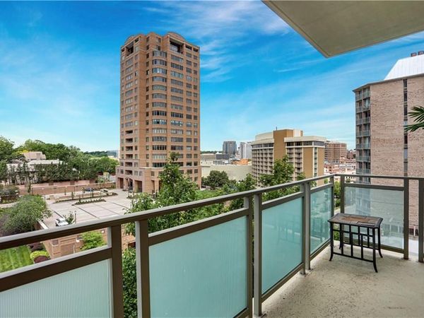 4950 Central Street, Unit 302, Kansas City, MO 64112
