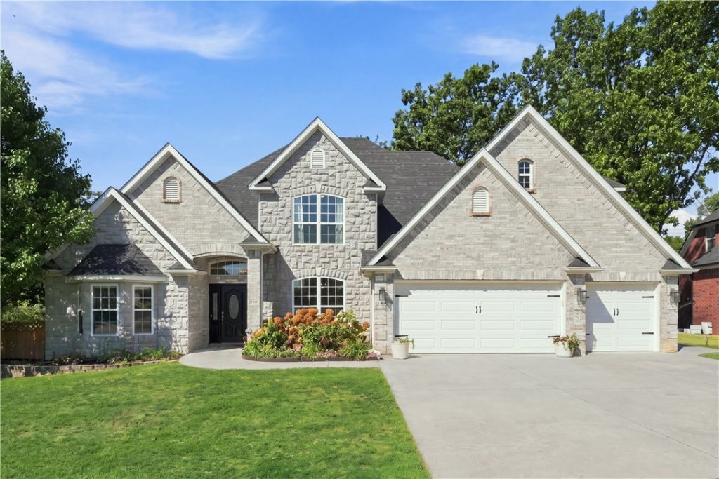 1300 NE Plymouth Drive, Bentonville, AR 72712 Main Photo