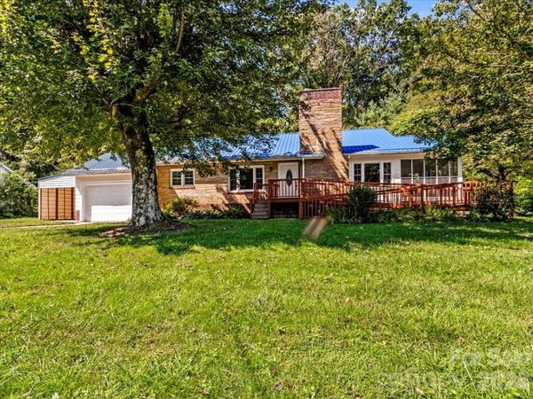422 Altapass Highway , Spruce Pine, NC 28777