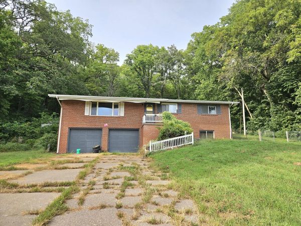 2288 BURLINGTON ROAD, Muscatine, IA 52761