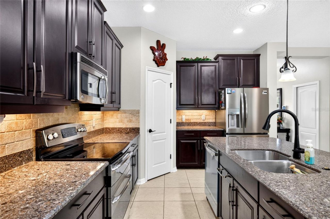2586 Plumadore Drive, Grand Island, FL 32735 Photo