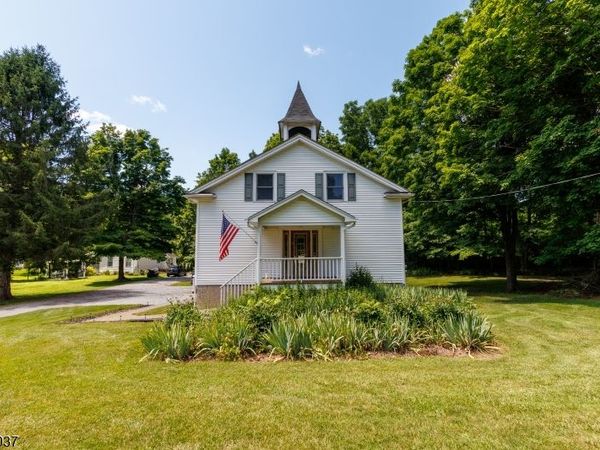 7 Wolfs Corner Rd, Green, NJ 07860