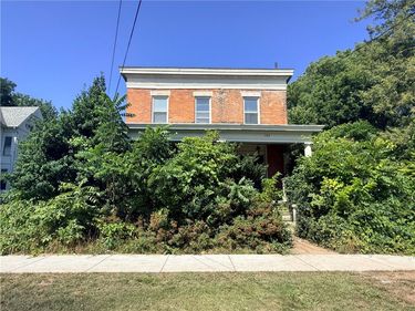 101 Broad Street , Lyons, NY 14489