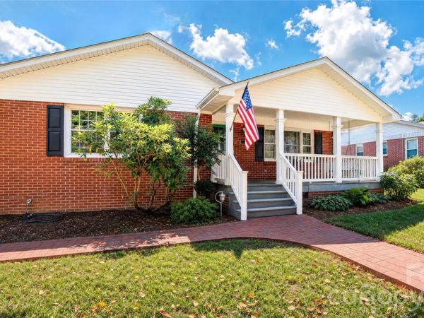 115 N Chestnut Street , Morganton, NC 28655