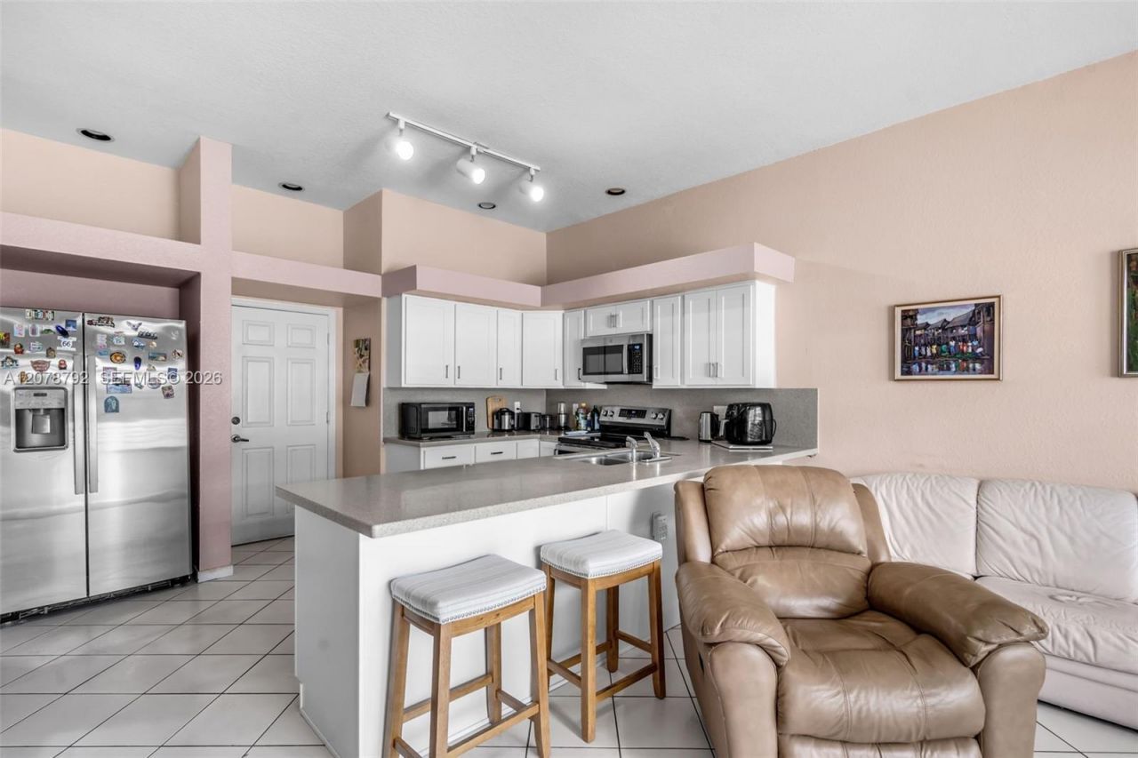 9053 NW 146th Ter , Miami Lakes, FL 33018 Photo