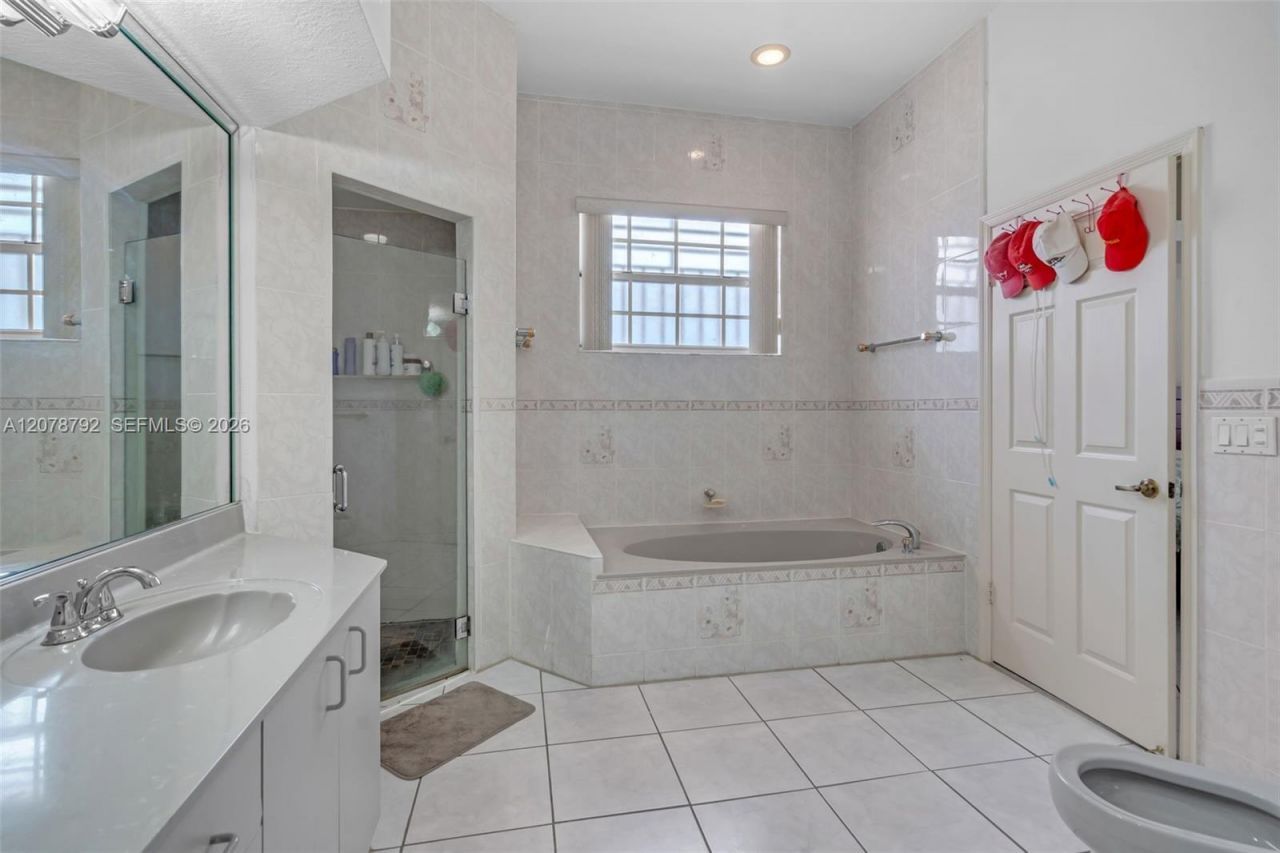 9053 NW 146th Ter, Miami Lakes, FL 33018 Photo