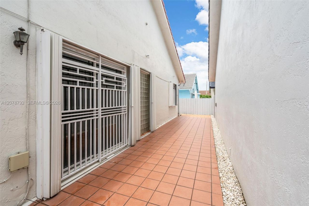 9053 NW 146th Ter , Miami Lakes, FL 33018 Photo