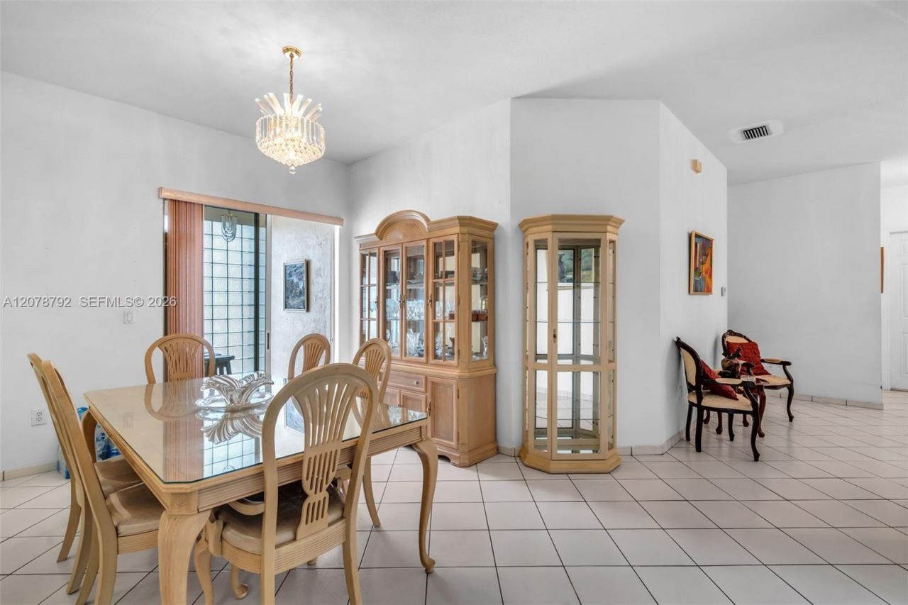 9053 NW 146th Ter, Miami Lakes, FL 33018 Photo