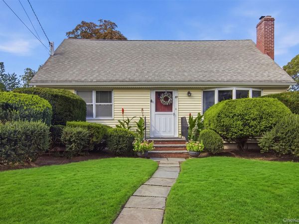 27 E 17th Street , Huntington Station, NY 11746