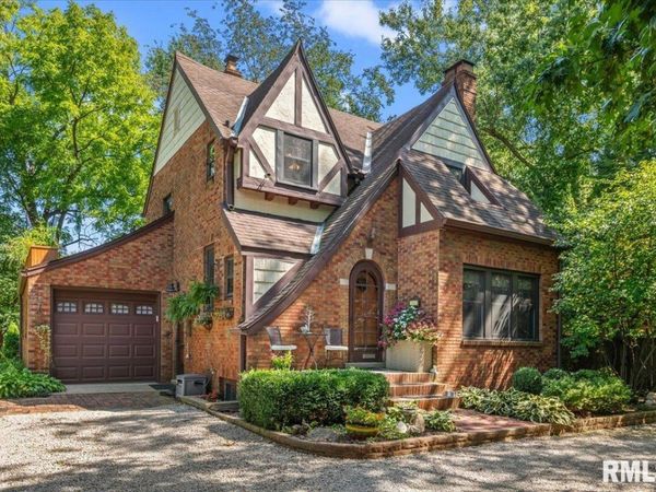212 S 8TH Street, Riverton, IL 62561