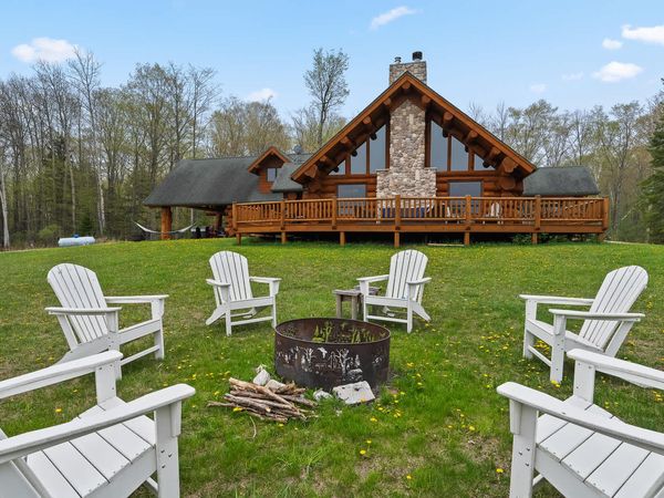 9060 Wandering Springs Ct, Gibraltar, WI 54212