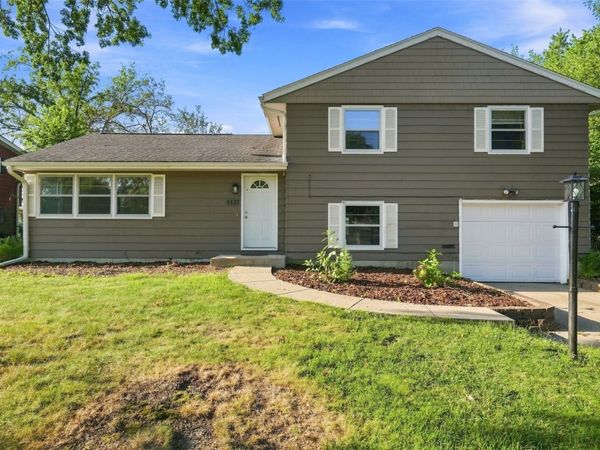 1527 29th Street NE, Cedar Rapids, IA 52402