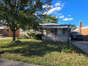8465 Helen , Center Line, Mi 48015