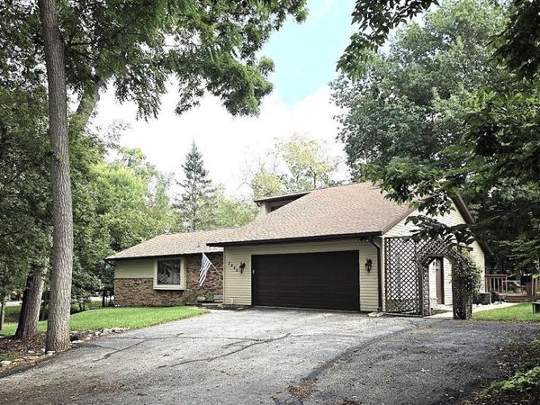 2944 Ridley ROAD, Hartland, WI 53029