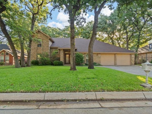649 Parkridge Boulevard , Burleson, TX 76028