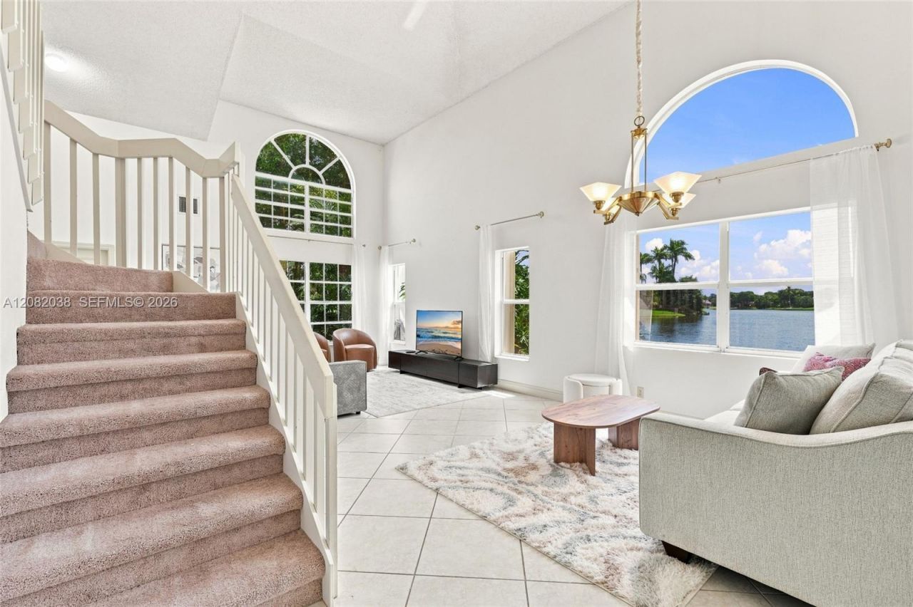 2873 Oak Park Cir, Davie, FL 33328 Photo