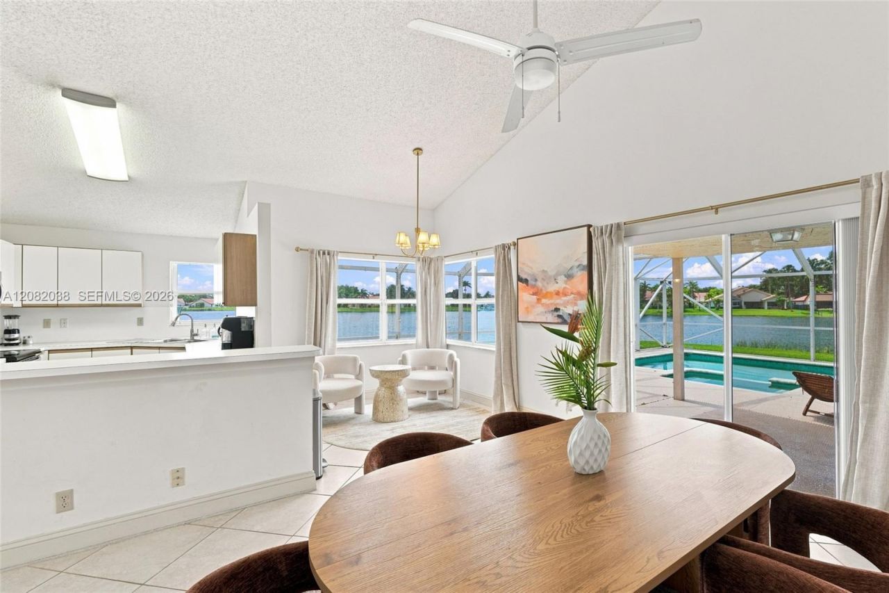 2873 Oak Park Cir, Davie, FL 33328 Photo