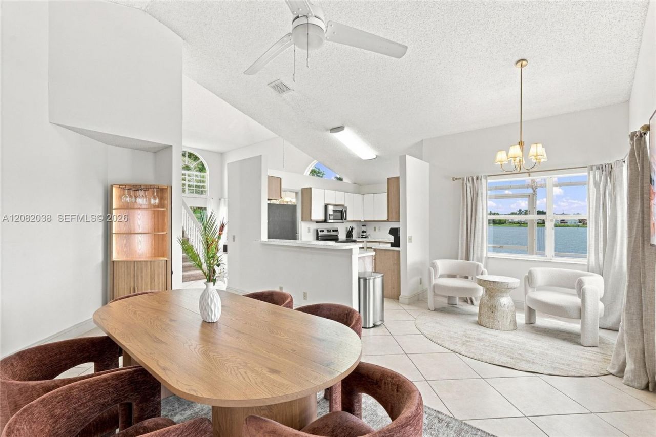 2873 Oak Park Cir, Davie, FL 33328 Photo