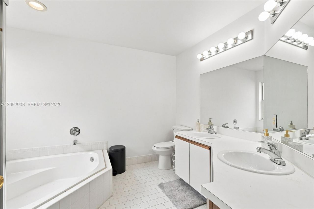 2873 Oak Park Cir, Davie, FL 33328 Photo